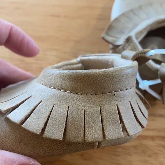 CARTERS INFANTS MOCCASINS - Picture 3 of 5